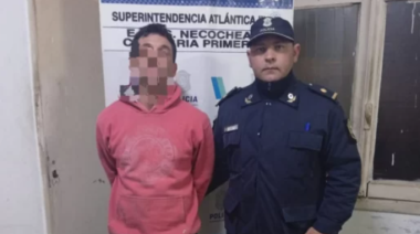 Detienen a una persona con pedido de captura por robo en el centro de Necochea